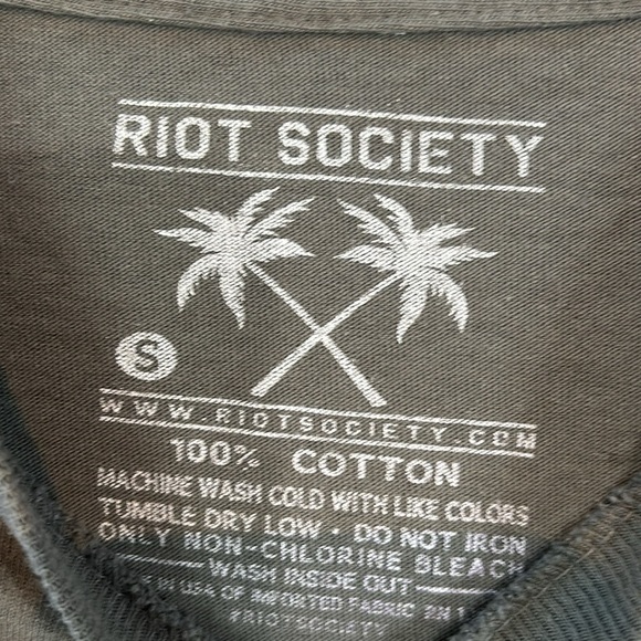 Riot Society T Shirt Party Bear Shades Red Solo Cup size small unisex - Picture 5 of 8